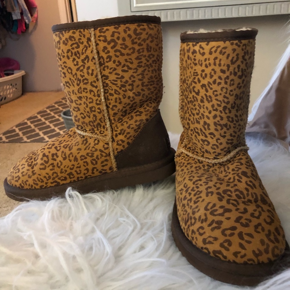 Ugg Boots! Barely worn super warm
